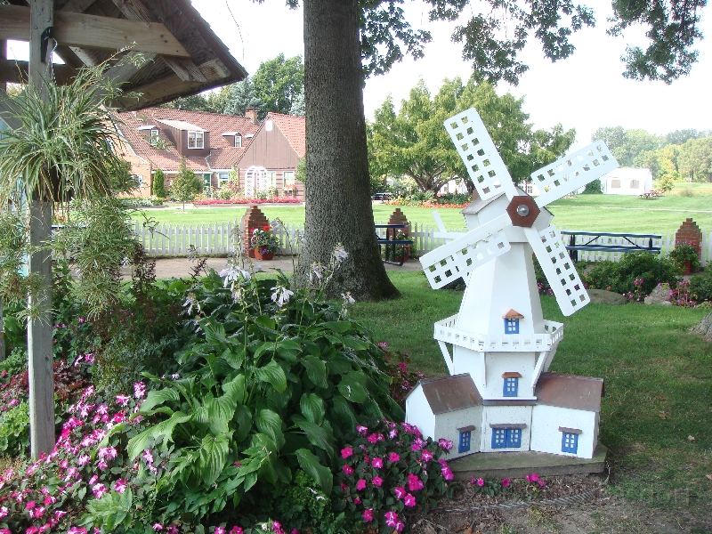 Western Michigan [2009] 487.JPG - Scenes from Windmill Island in Holland, Michigan.